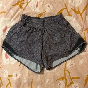 Lululemon gray Hottie Hots 4” Size 2!